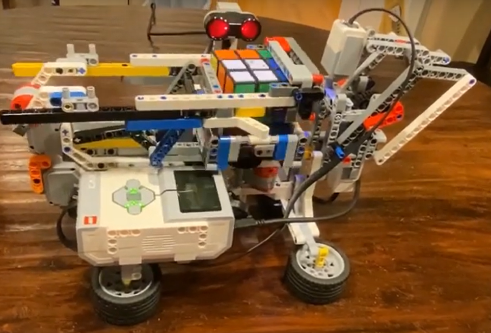 Lego Rubik's Cube Solving Robot